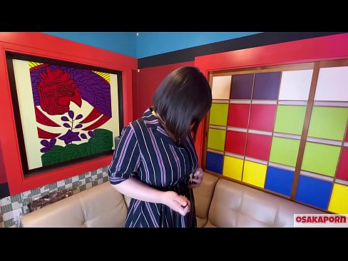 ❤️ Puttana giapponese con grandi tette si masturba con sex toys e ha un orgasmo. Parla in un'intervista della sua esperienza di scopata. Tette enormi e figa pelosa che geme forte. Osakaporn Pornoal it.verhentai.ru ❤️
