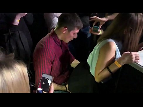 ❤️ Sesso reale in un nightclub russo. Ragazza russa di 18 anni nell'ano e nella vagina scopata in un nightclub Pornoal it.verhentai.ru ❤️