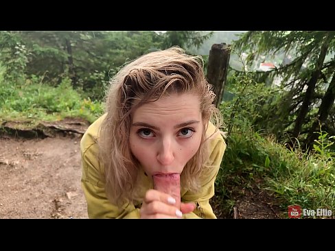 ❤️ Ragazza ingoia lo sperma dopo un pompino in pubblico - Eva Elfi Pornoal it.verhentai.ru ❤️